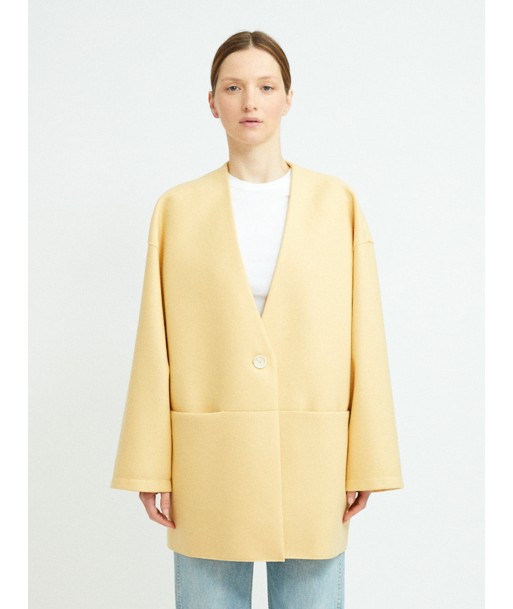 VESTE DROPPED SHOULD CUSTARD brillant des détails fins